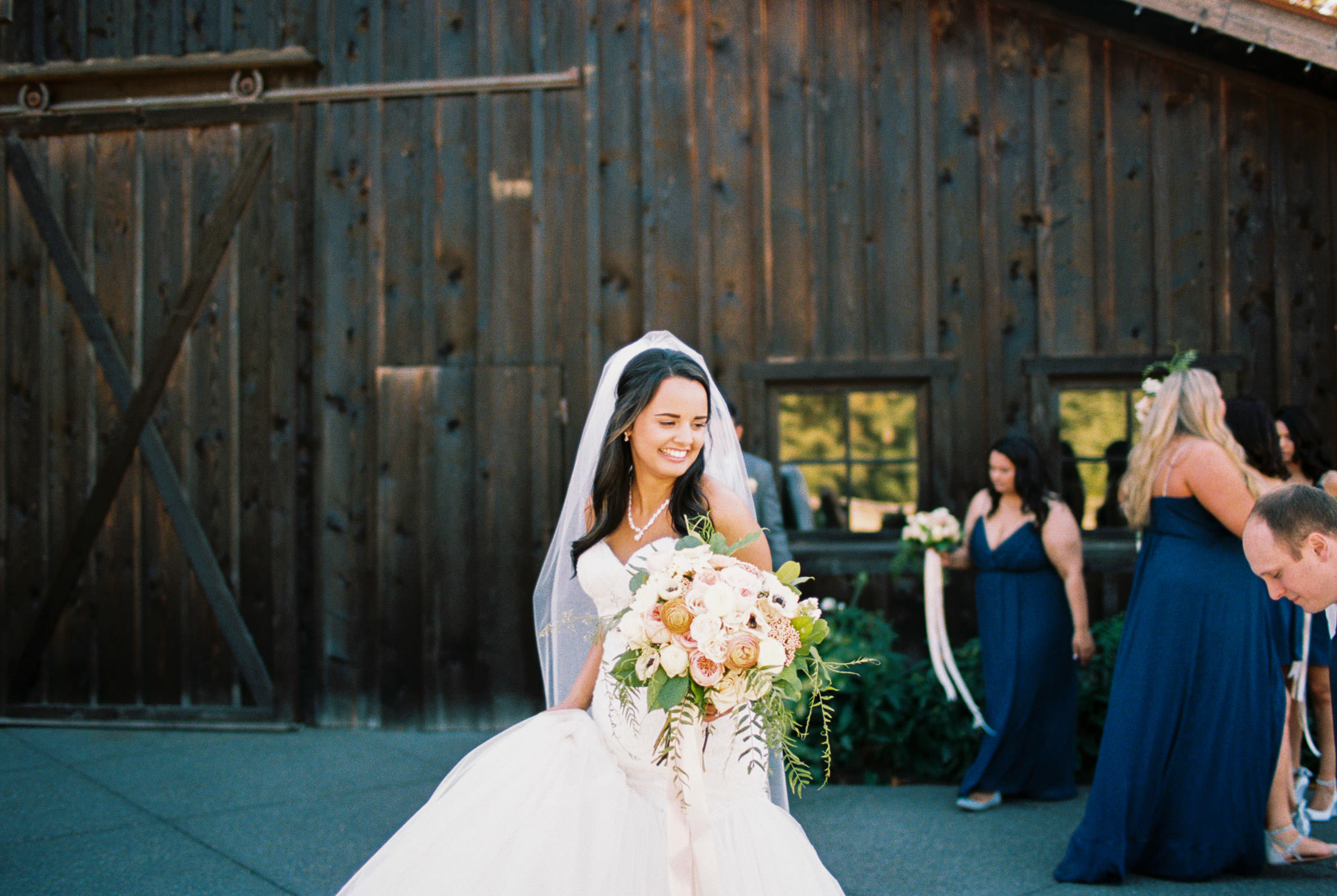 A romantic fall Kelley Farms Wedding | Seattle Wedding Photographer Anna Peters