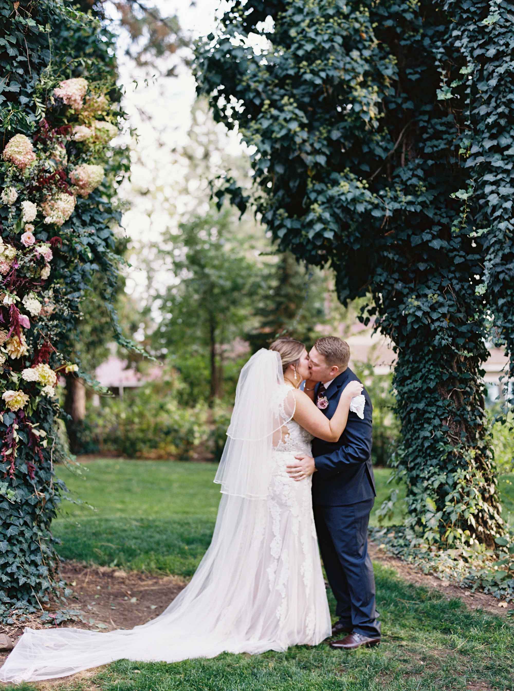 Berry toned, fall wedding with garden inspired floral design at Arbor Crest Winery in Spokane, Washington | Photographed by Seattle and Destination Wedding Photographer Anna Peters